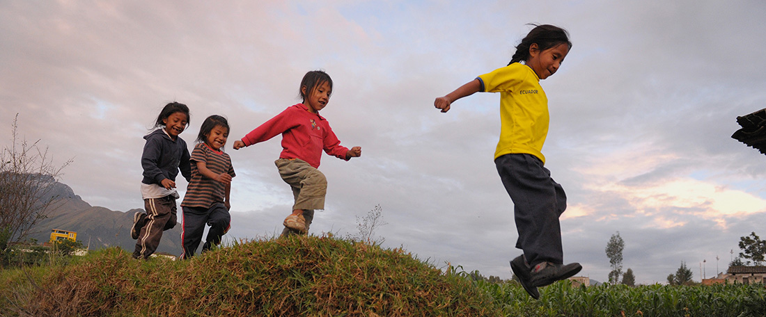 Ecuador children jumping