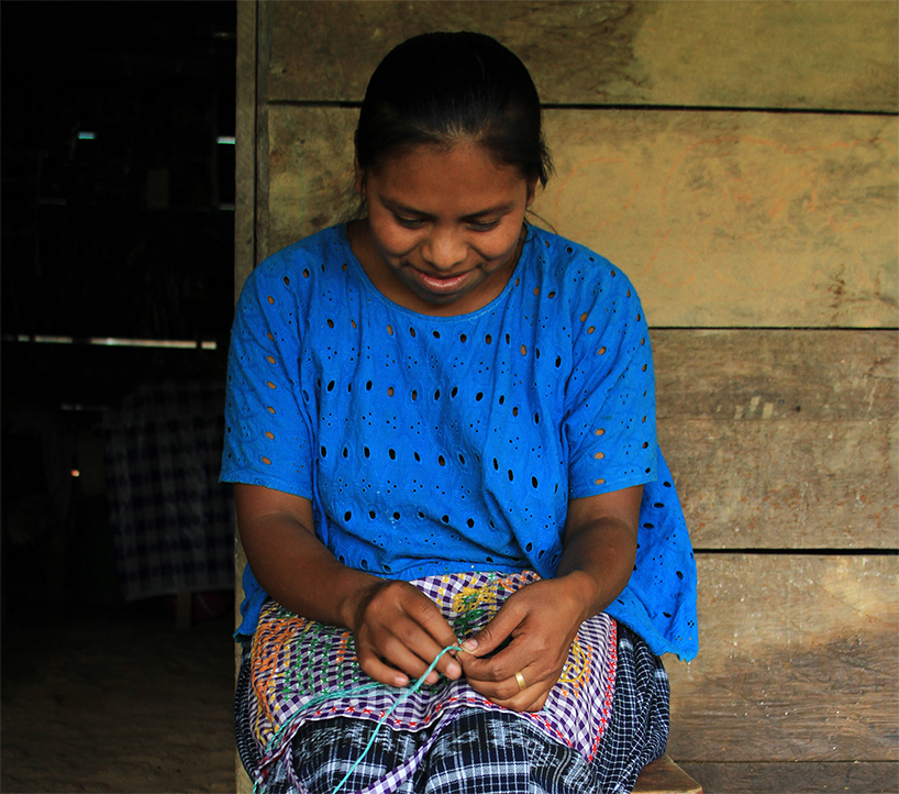 A young pregnant mother cries for help when her husband leaves her. 