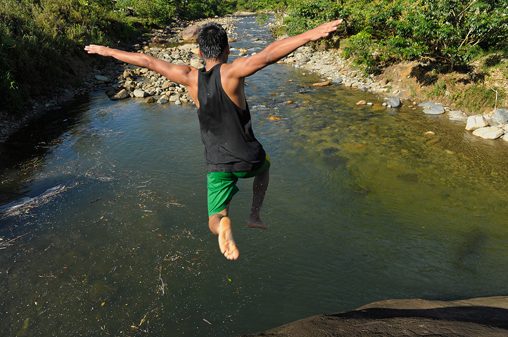 Jeyson in Ecuador jumping into the water below