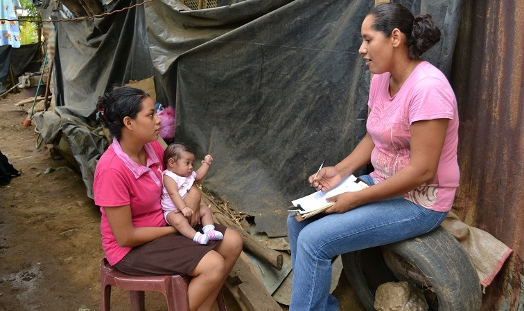 Mother receiving help from Compassion Child Survival Programme in Nicaragua