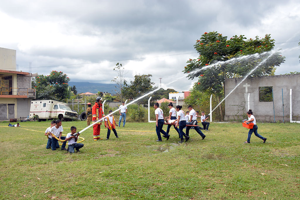 Honduran child firefighting school