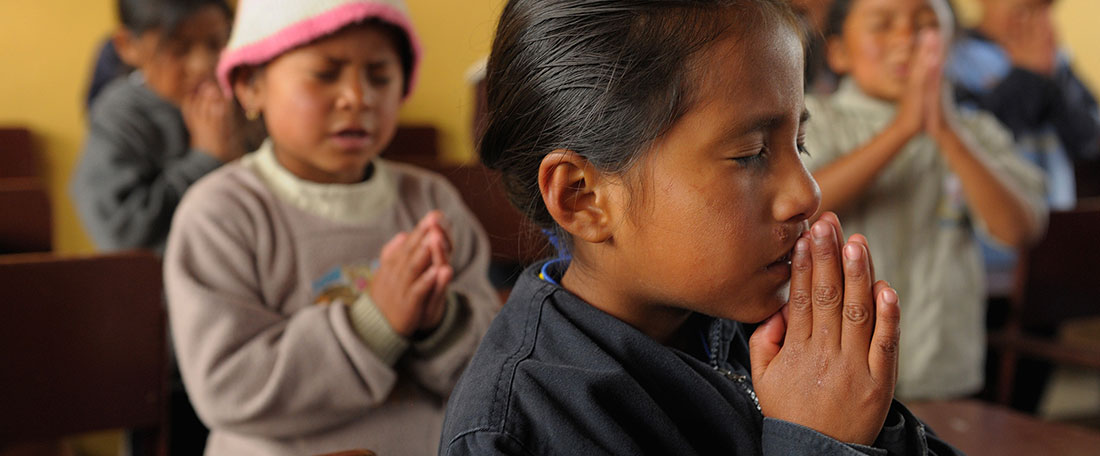 Ecuador girl praying