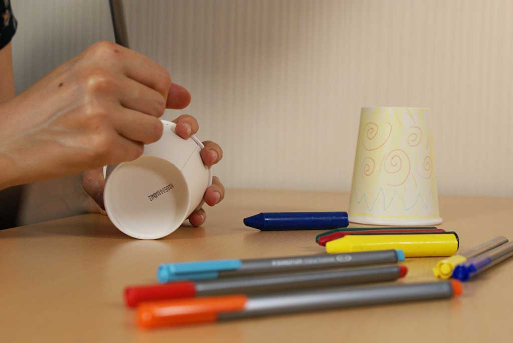 Decorating paper cup