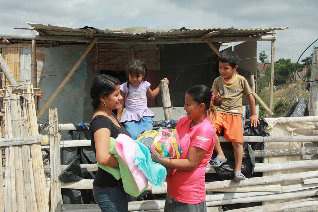 Distributing Ecuador earthquake supplies