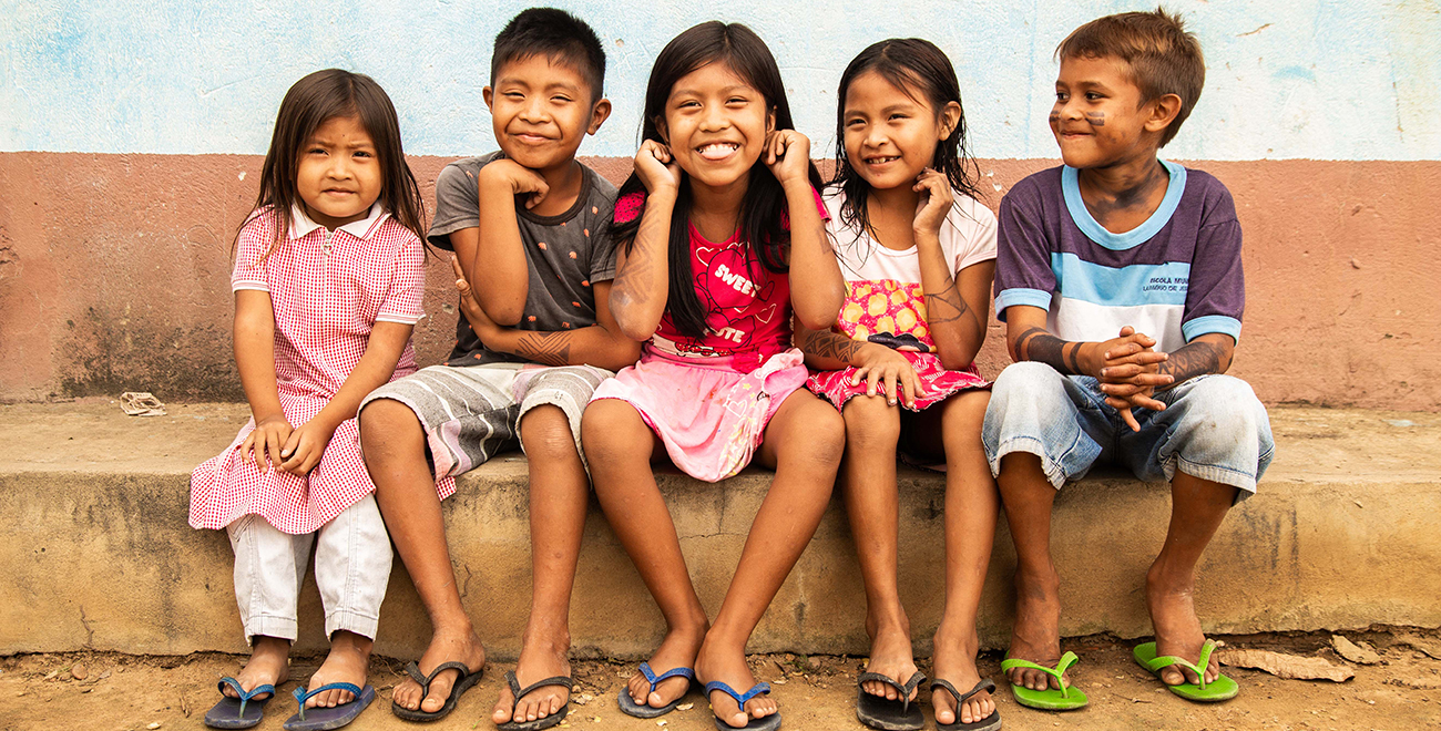 A group of children sat togetherin Brazil